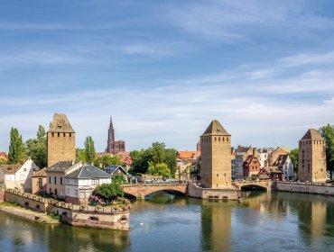 Gedeckte Brücken mit Blick auf das Straßburger Münster © pure-life-pictures-fotolia.com